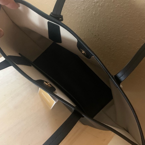 MK Purse - Picture 3 of 5